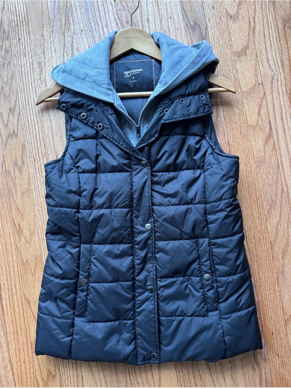 Arizona Jeans Co. Women’s Medium Black Hooded Vest